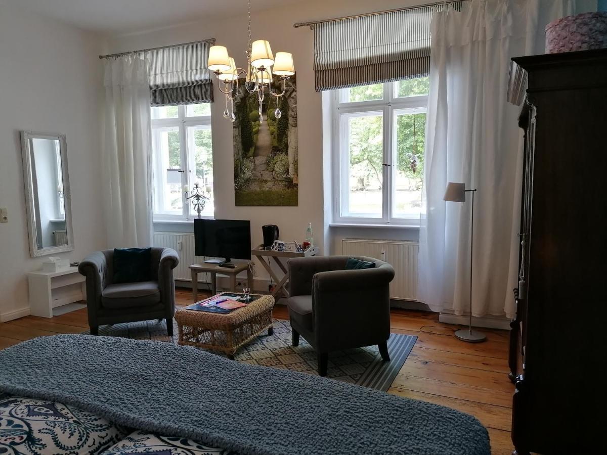 Bed&Breakfast Wagner "Im Alten Pfarrhaus" Neuruppin Luaran gambar