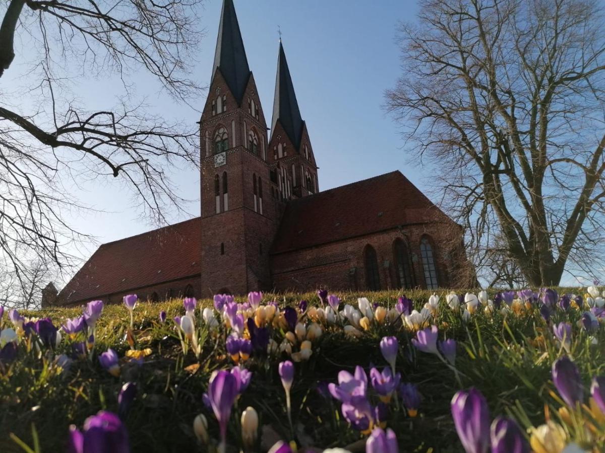 Bed&Breakfast Wagner "Im Alten Pfarrhaus" Neuruppin Luaran gambar