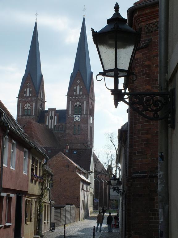 Bed&Breakfast Wagner "Im Alten Pfarrhaus" Neuruppin Luaran gambar