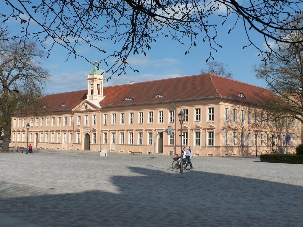 Bed&Breakfast Wagner "Im Alten Pfarrhaus" Neuruppin Luaran gambar