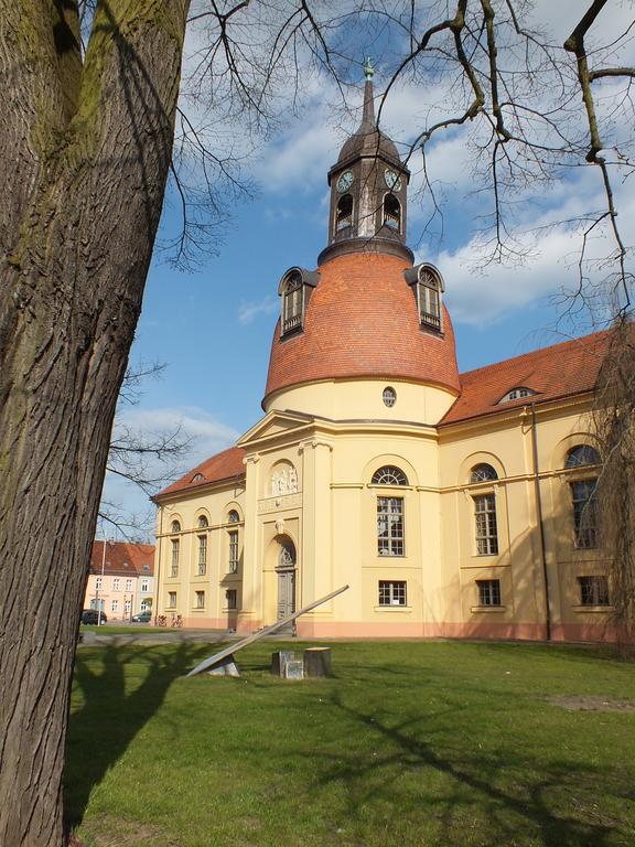 Bed&Breakfast Wagner "Im Alten Pfarrhaus" Neuruppin Luaran gambar