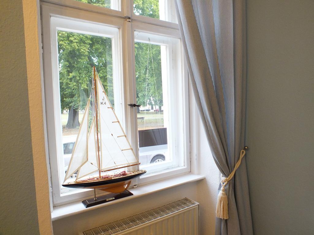 Bed&Breakfast Wagner "Im Alten Pfarrhaus" Neuruppin Luaran gambar