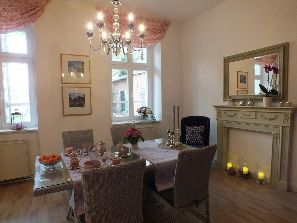 Bed&Breakfast Wagner "Im Alten Pfarrhaus" Neuruppin Luaran gambar