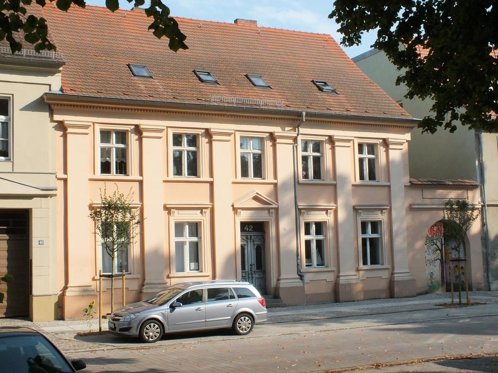 Bed&Breakfast Wagner "Im Alten Pfarrhaus" Neuruppin Luaran gambar