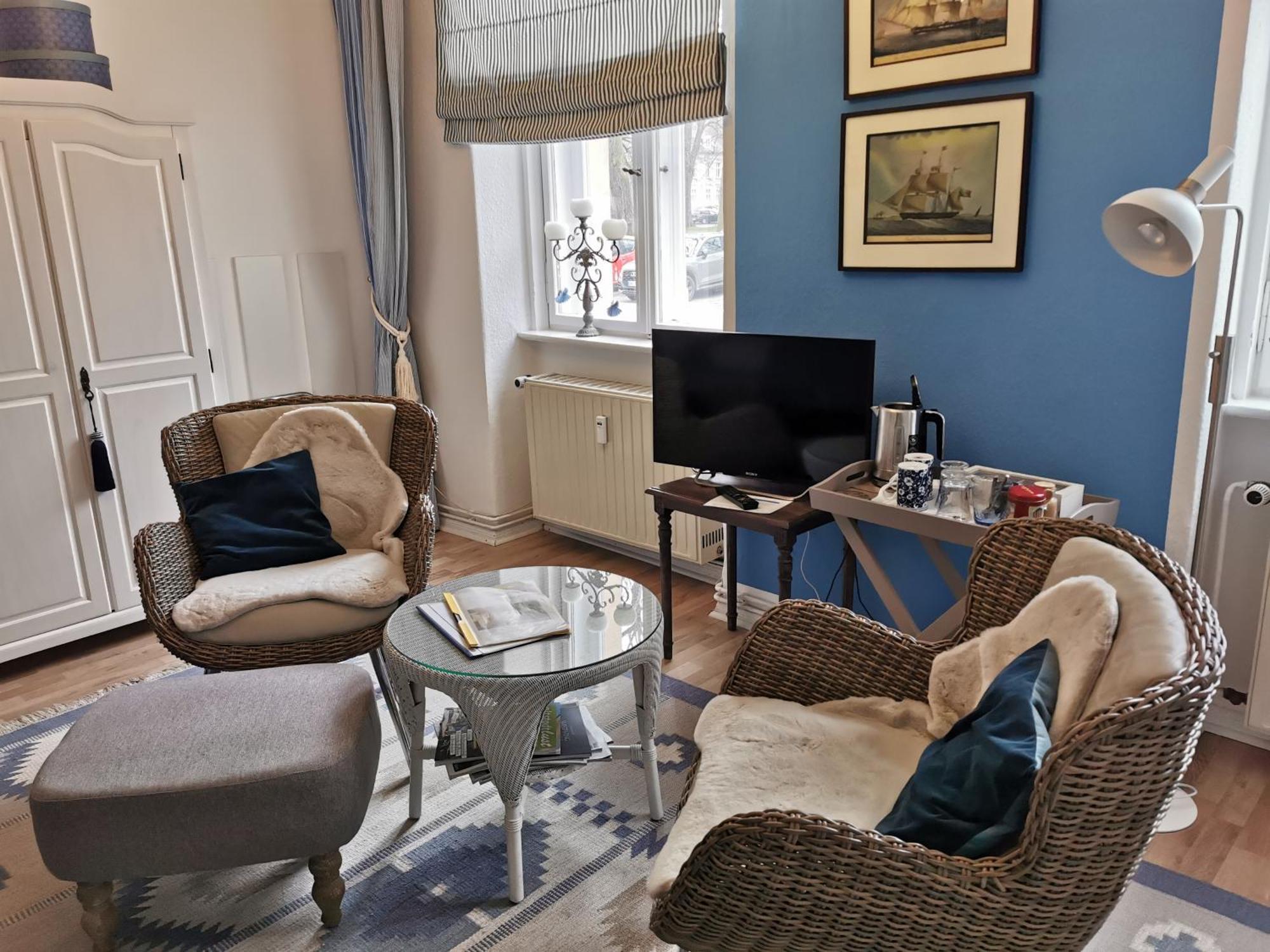 Bed&Breakfast Wagner "Im Alten Pfarrhaus" Neuruppin Luaran gambar