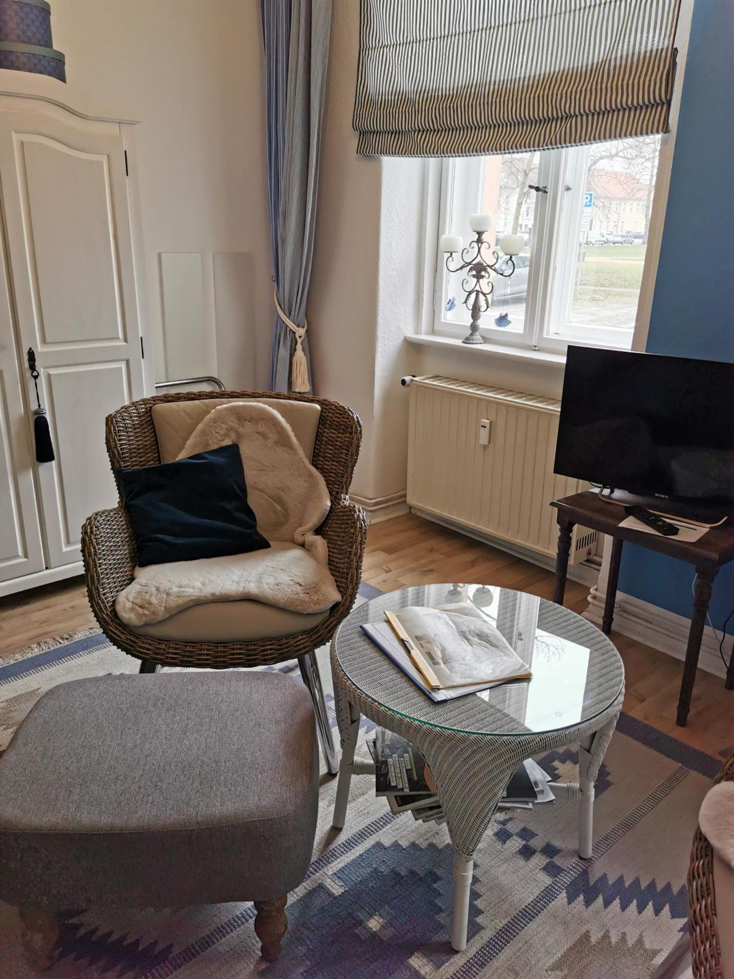 Bed&Breakfast Wagner "Im Alten Pfarrhaus" Neuruppin Luaran gambar