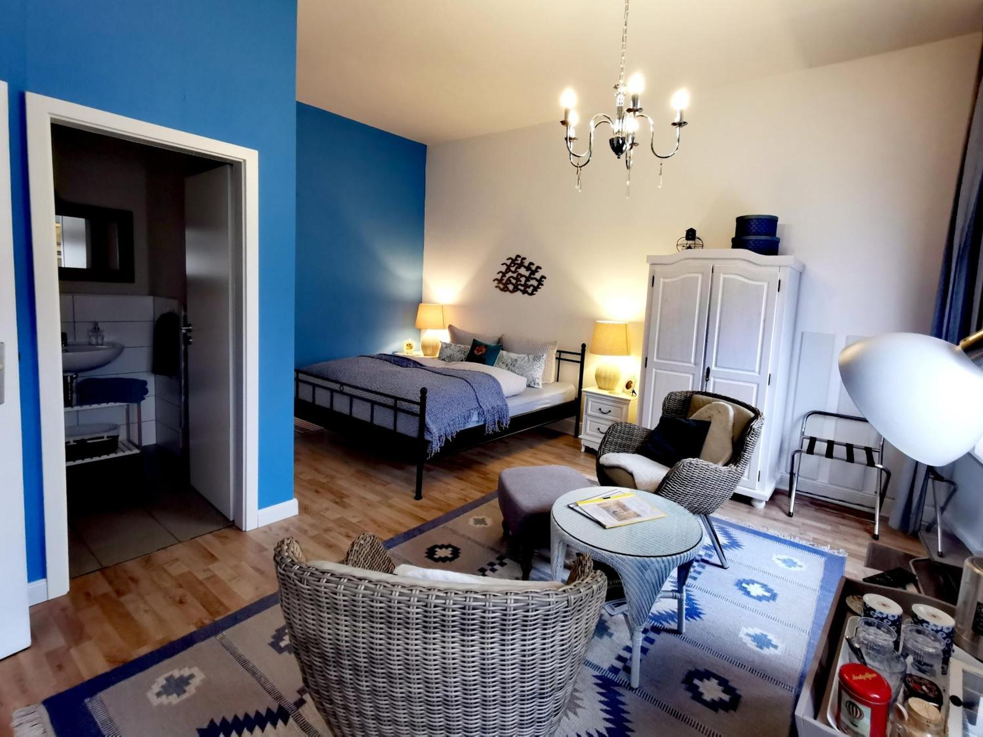 Bed&Breakfast Wagner "Im Alten Pfarrhaus" Neuruppin Bilik gambar