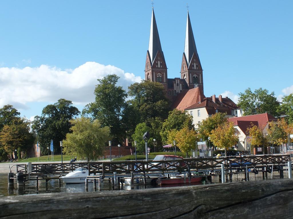 Bed&Breakfast Wagner "Im Alten Pfarrhaus" Neuruppin Luaran gambar