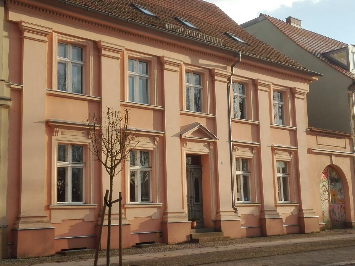 Bed&Breakfast Wagner "Im Alten Pfarrhaus" Neuruppin Luaran gambar